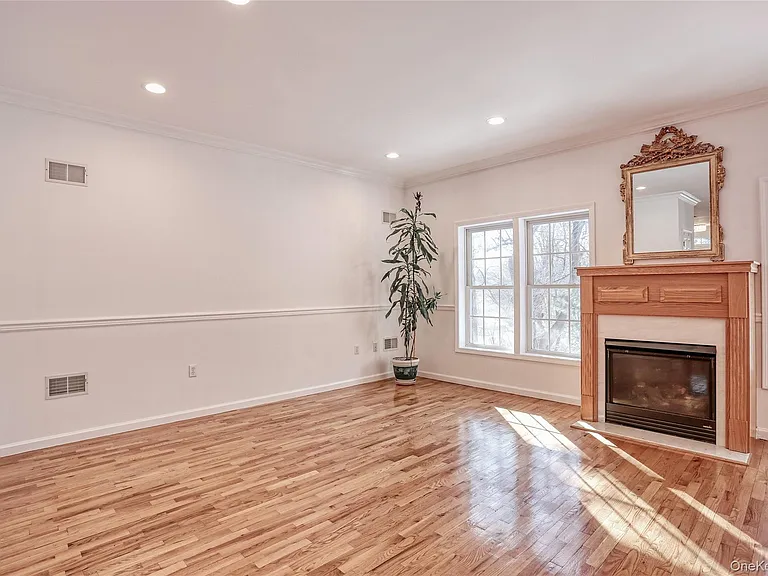 80 Alexander Ct — Photo 9