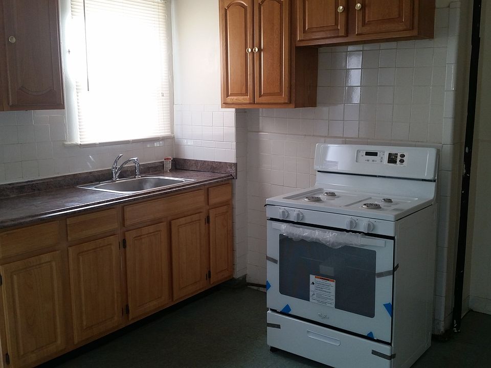2nd image of 10 Edson St #2