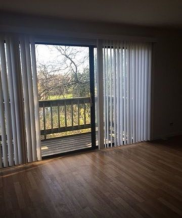 4th image of 275 E Court Of Shorewood APT 12