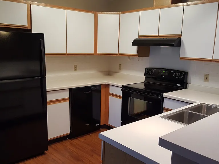 Pinedale Apartments and Red Cedar Townhomes — Photo 9