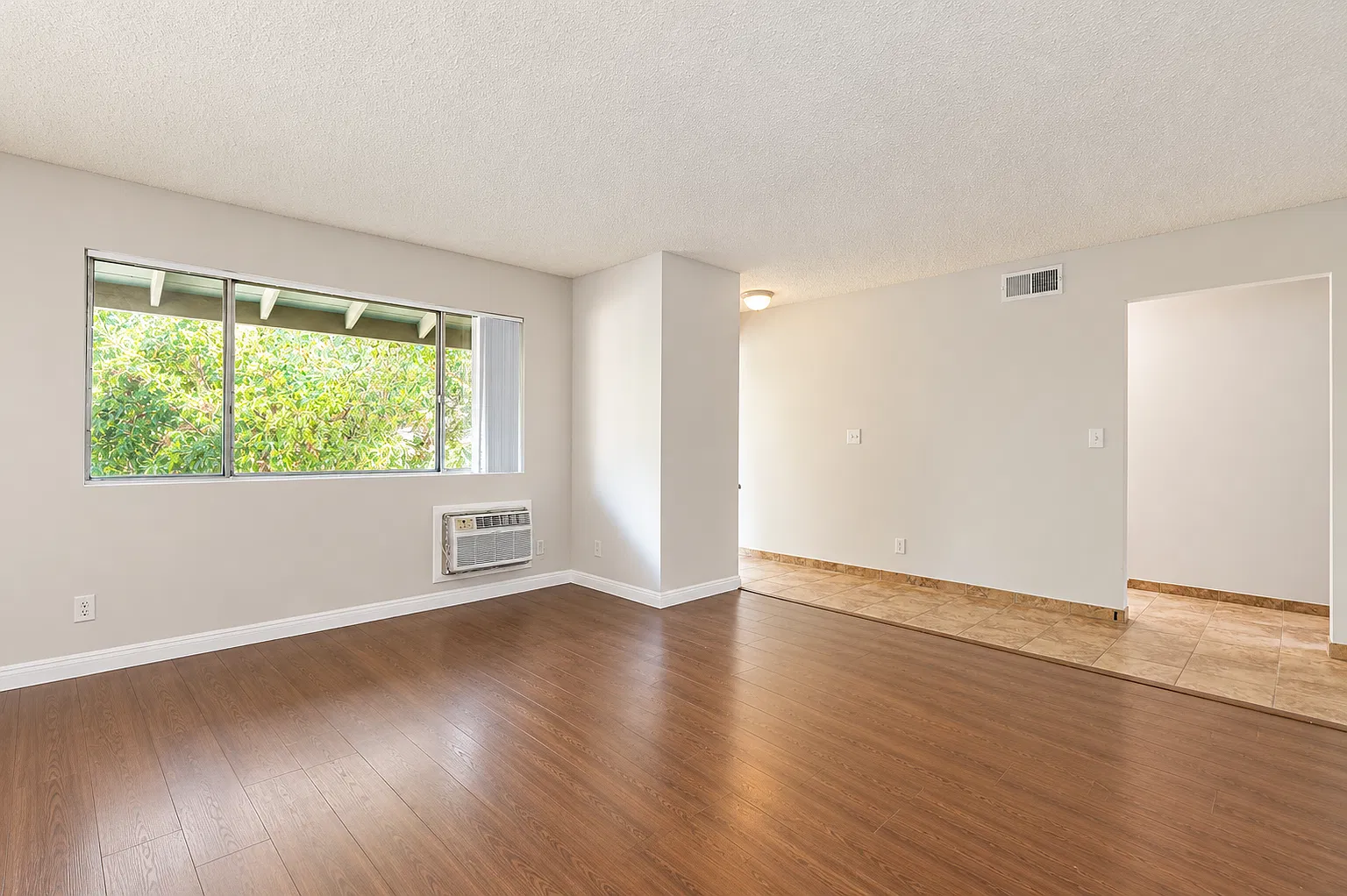 2 bed, 945 sqft, $1,995 — Photo 2
