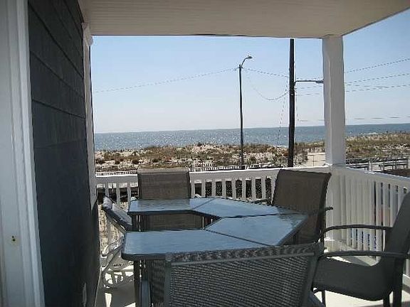 5th image of 925 2nd St #2