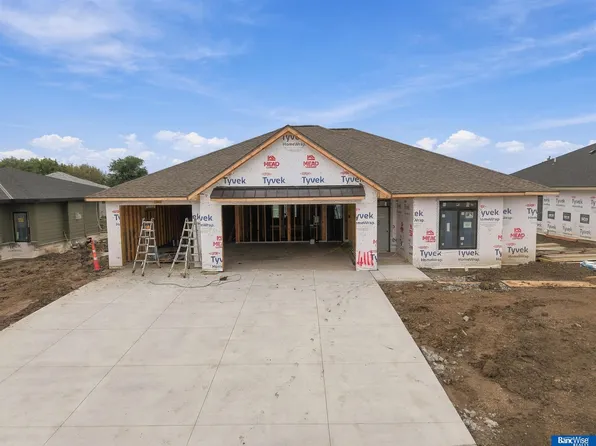 4111 Carnation Dr, Lincoln, NE 68516