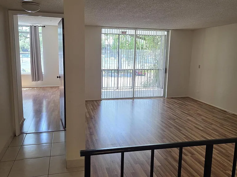 3750 Inverrary Dr #2C — Photo 4