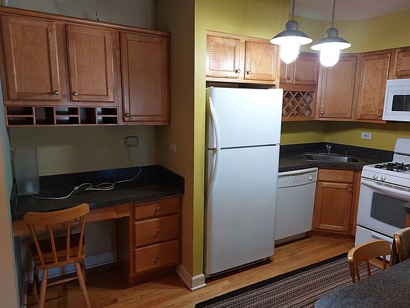 2nd image of 4161 W Oakdale Ave APT 2N