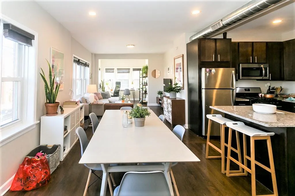 2 bed, 1300 sqft, $2,995 — Photo 2