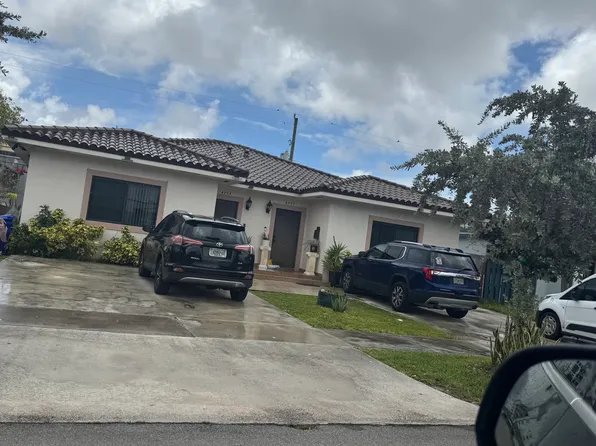 4751 NW 7th St, Miami, FL 33126