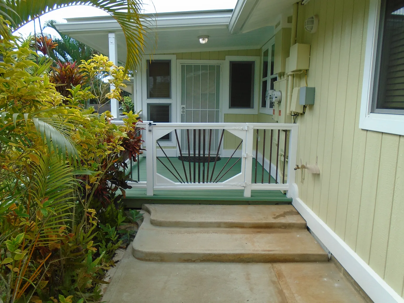 4875 Aliali Rd — Photo 2