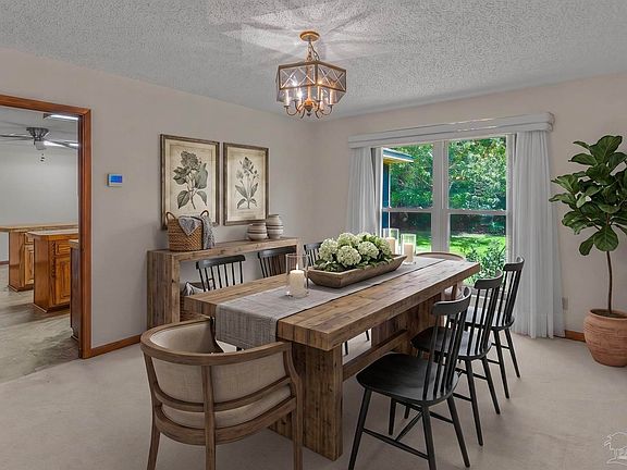 4th image of 6305 Saragon Ln