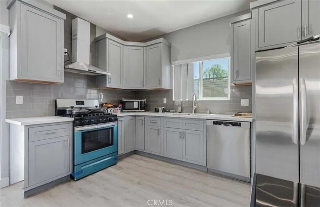 3 bed, 1260 sqft, $3,450 — Photo 1