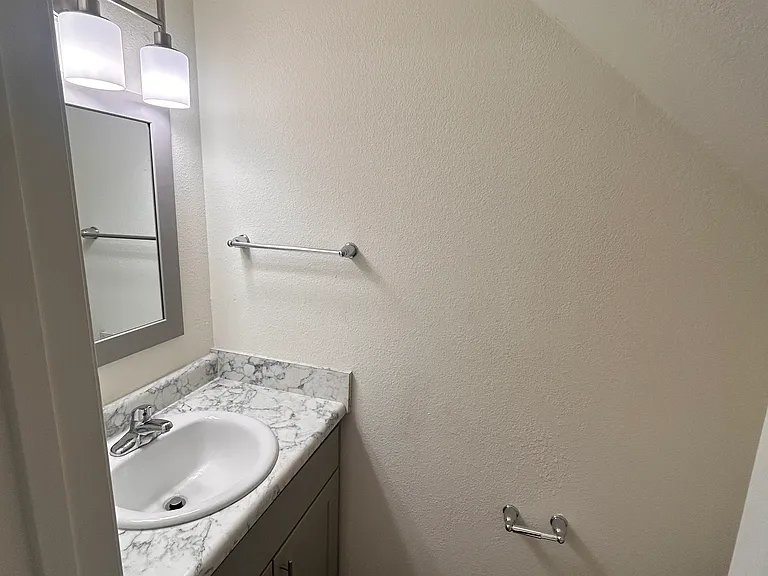 1146 Fords Pointe Cir #1146 — Photo 3