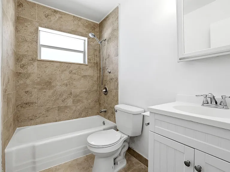 1880 SE 3rd St #1880 — Photo 12