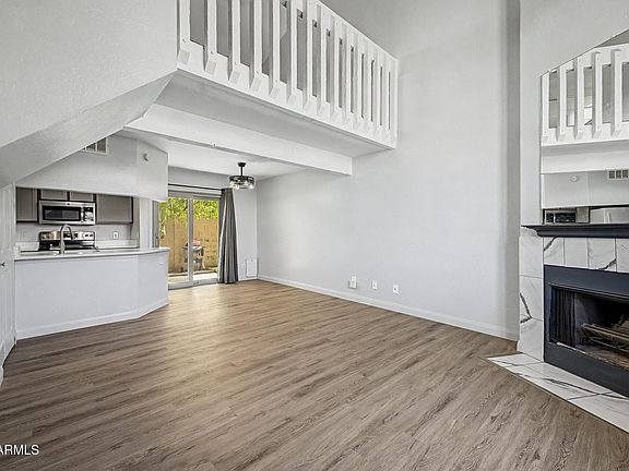 4th image of 4240 N LONGVIEW Avenue #9