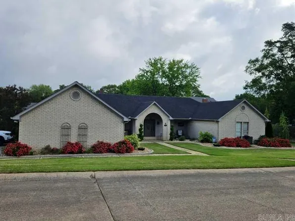 1402 Trails Edge Dr, Conway, AR 72032