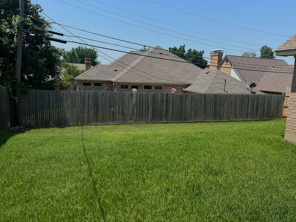 2nd image of 933 Cross Bend Dr