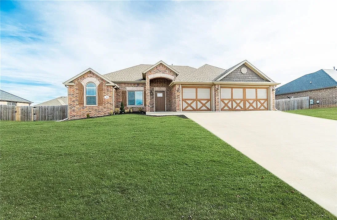3 bed, 1815 sqft, $2,100 — Photo 1