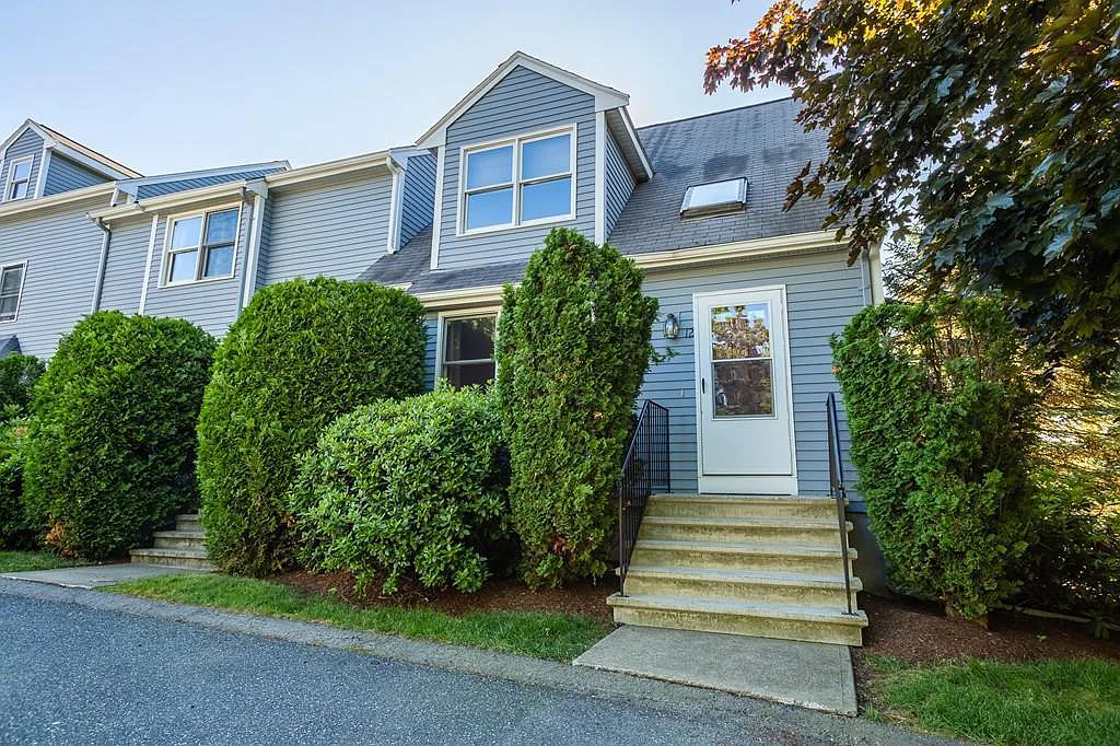 Front - 12 Pinecrest Vlg