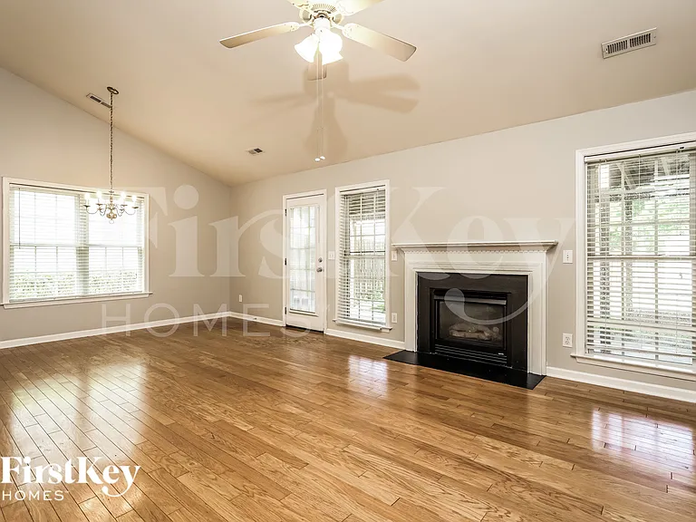 6107 Black Willow Dr — Photo 3
