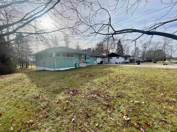 2711 Lake Shore Dr, Escanaba, MI 49829
