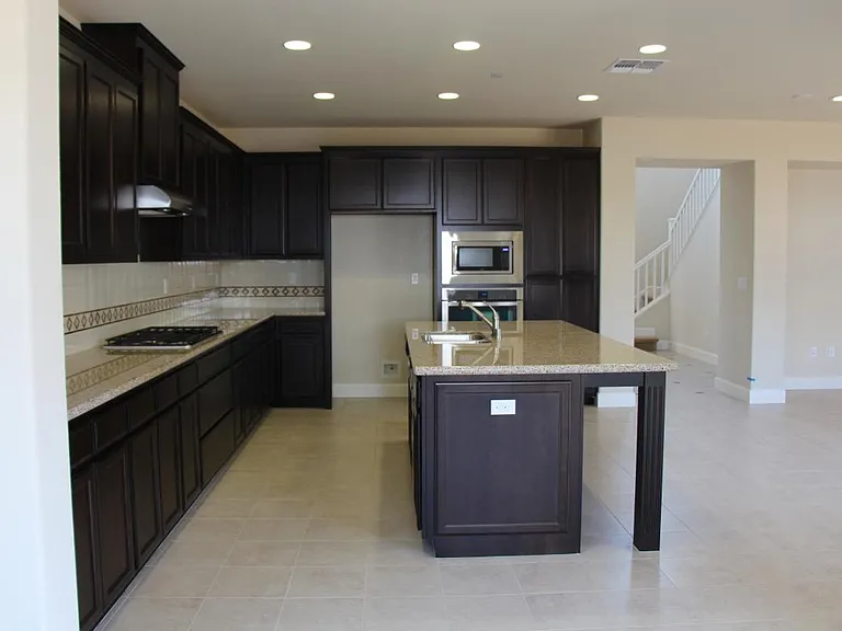545 W Esplanade Dr — Photo 2