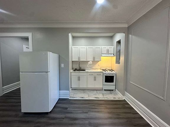 4th image of 83-85 Halsted St APT 205
