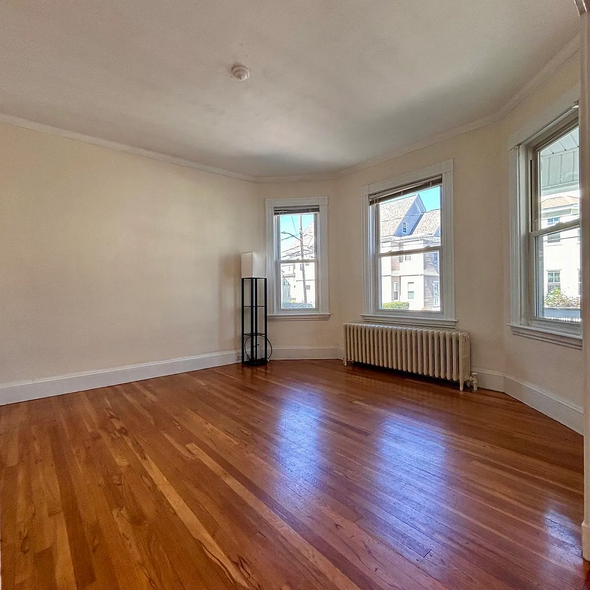 3 bed, 1.0 bath, 1235 sqft, $2,950 — Photo 3