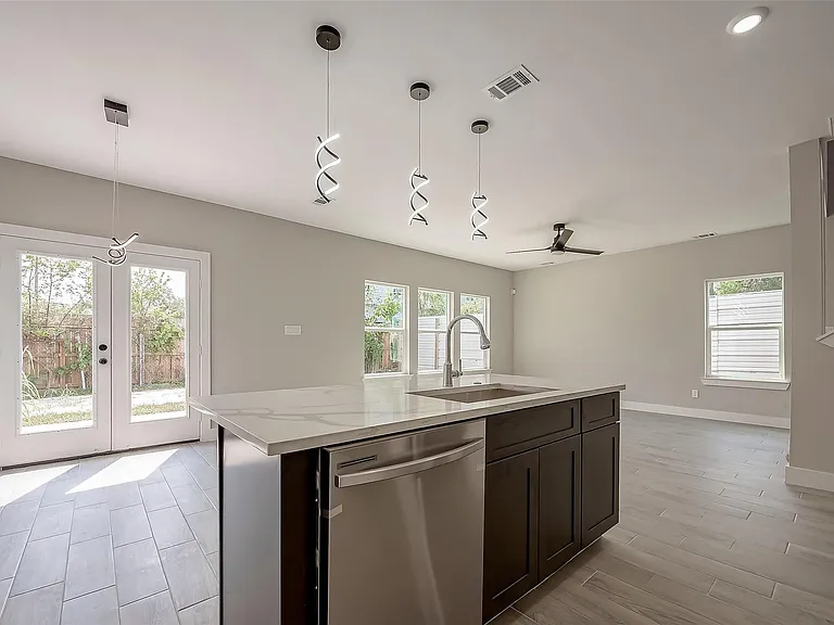 8128 Chateau St — Photo 19