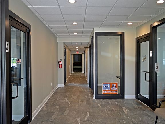 Entry to the building and commercial spaces