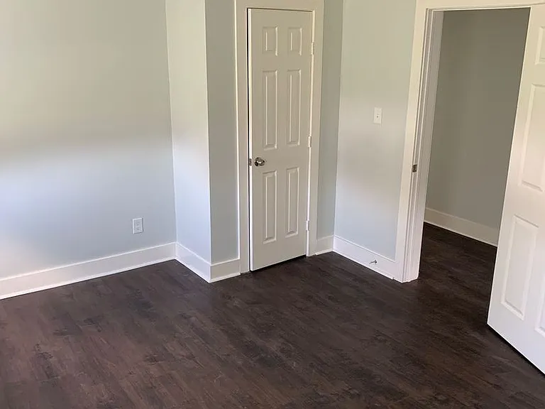 1107 Avenue A — Photo 31