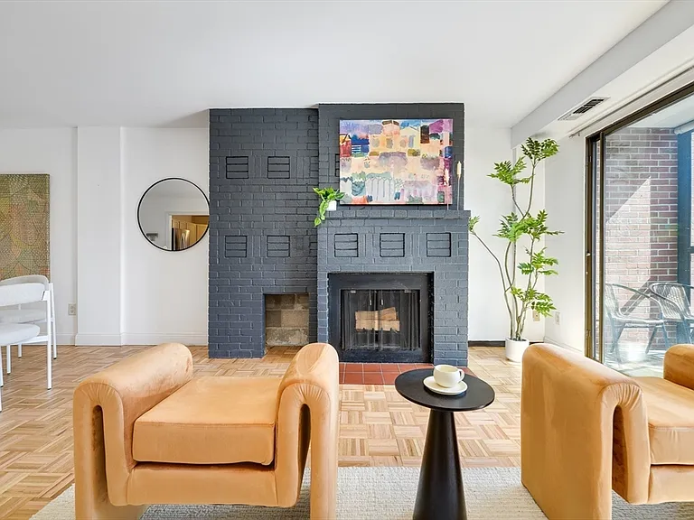 1580 Massachusetts Ave #7C — Photo 1