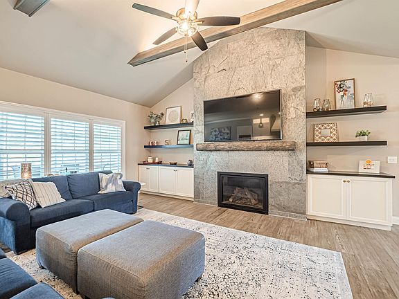 3rd image of 136 Driftwood Ln