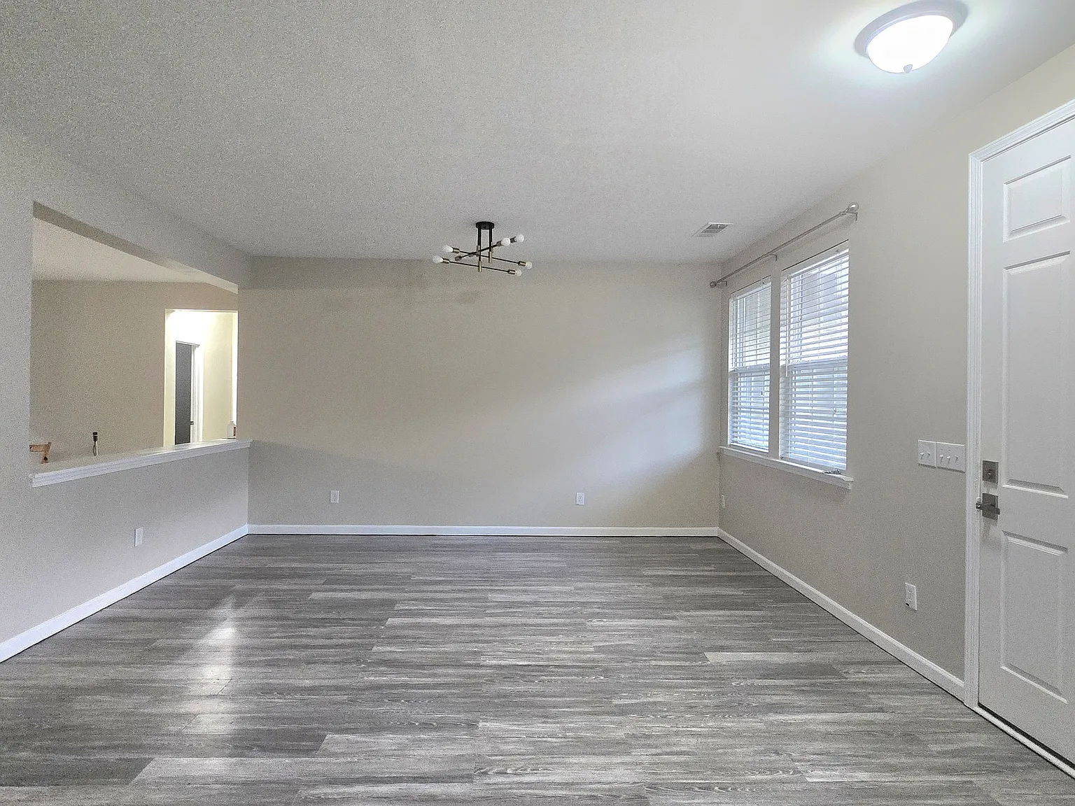 5 bed, 3551 sqft, $2,800 — Photo 3
