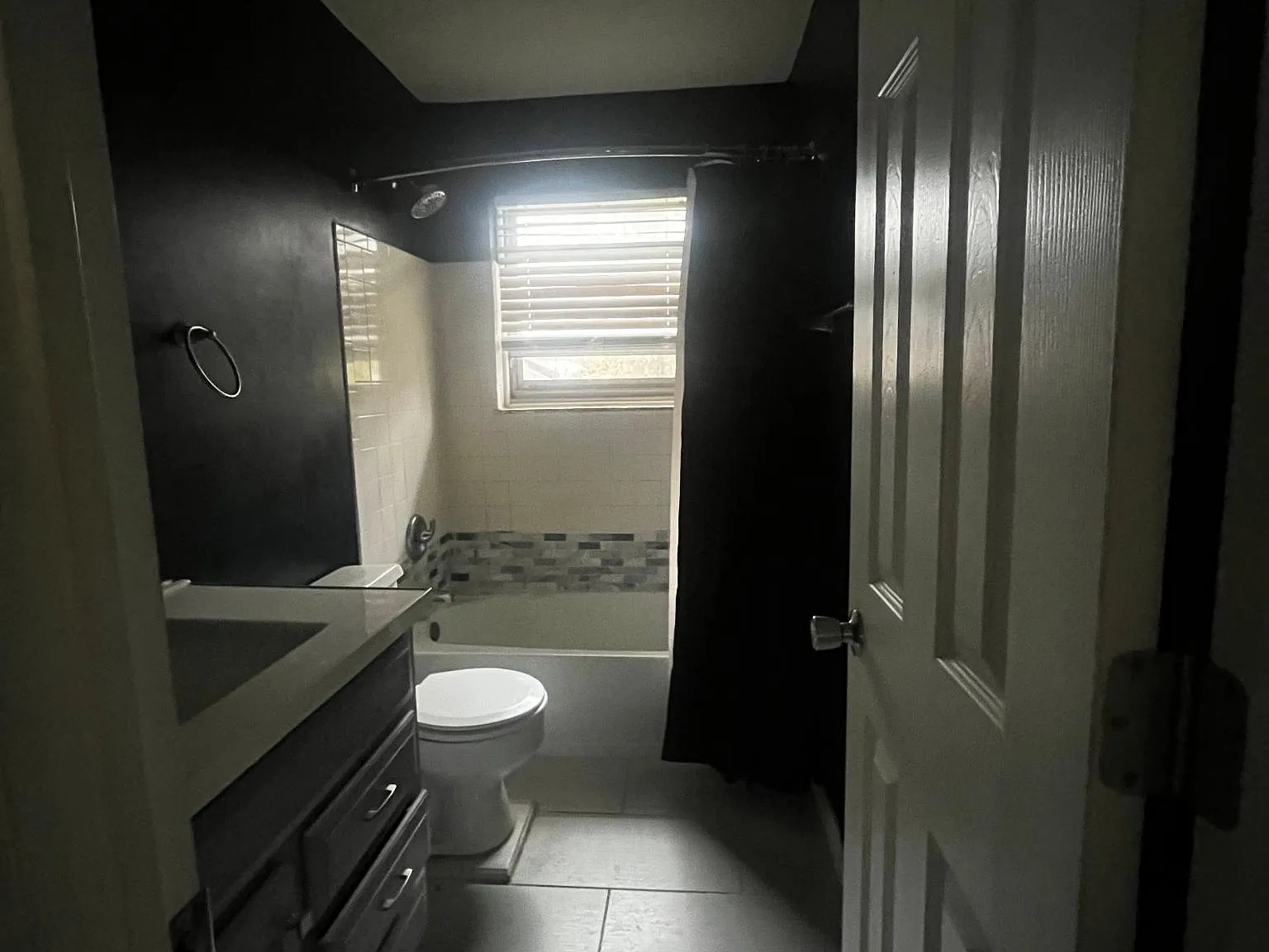 1806 Parkwood Ln — Photo 3
