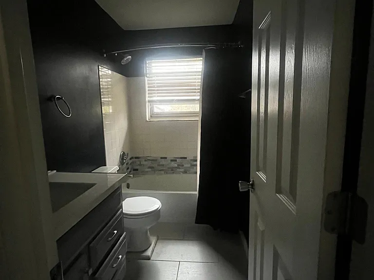 1806 Parkwood Ln #3 — Photo 3
