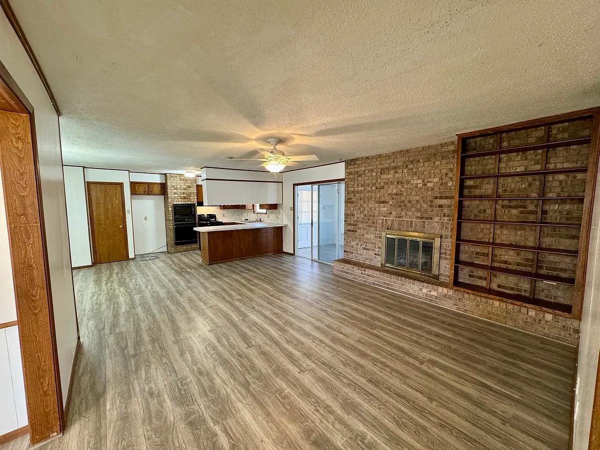 Building Photo - 252 Twin Oaks Dr