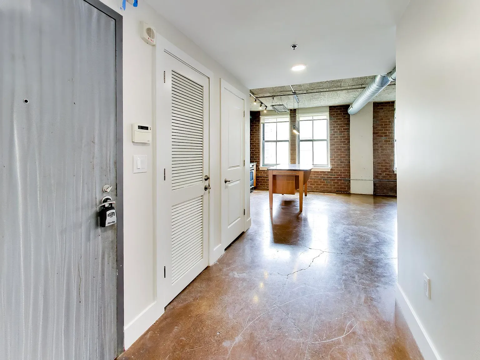 2 bed, 977 sqft, $3,350 — Photo 2