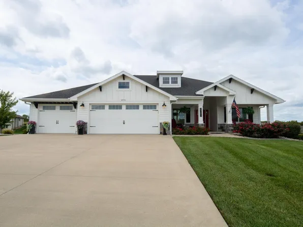 2701 Twin Lakes Dr, Emporia, KS 66801