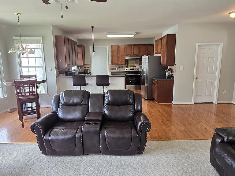 4804 Coachmans Landing Ct — Photo 29