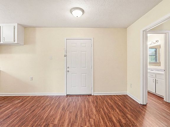 5th image of 10227 Glenmawr Dr