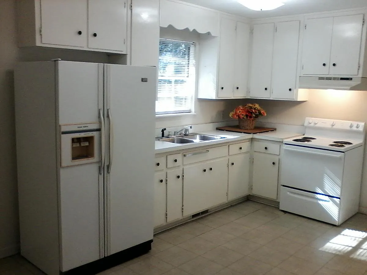 3 bed, 1350 sqft, $1,695 — Photo 2