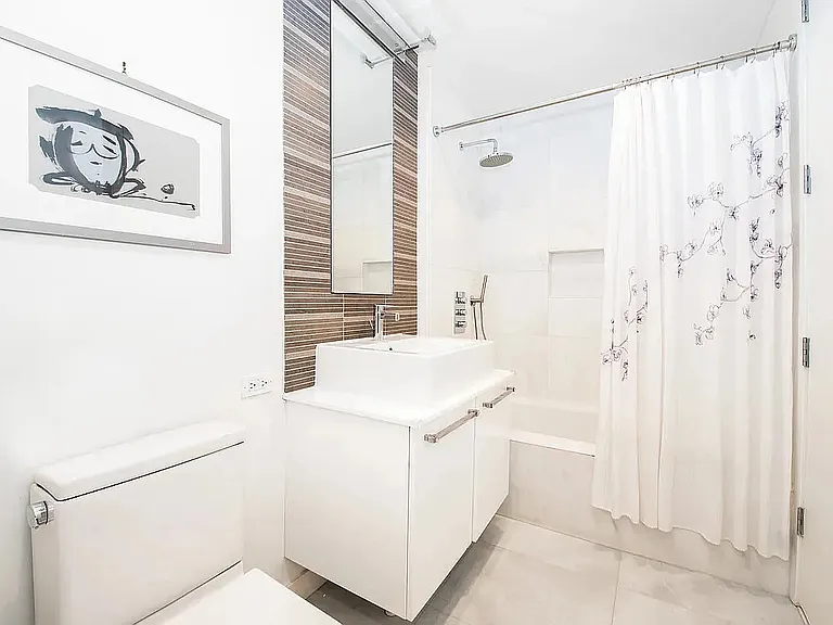 133 W 22nd St #2F — Photo 8