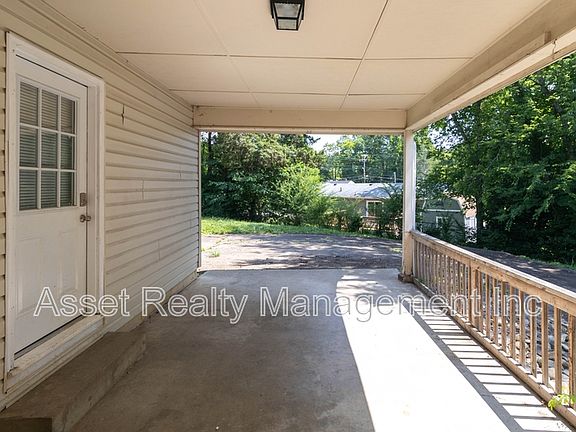 3rd image of 709 Brookridge Cir