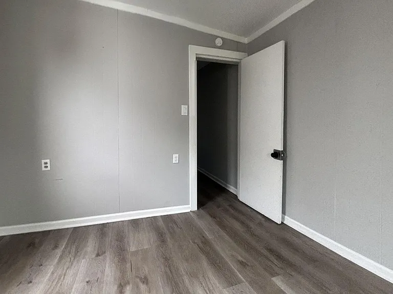 705 Edgemore Rd — Photo 11