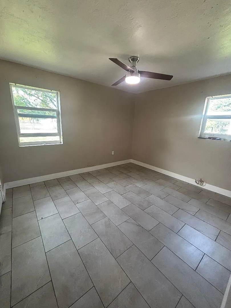5 bed, 1600 sqft, $4,000 — Photo 3