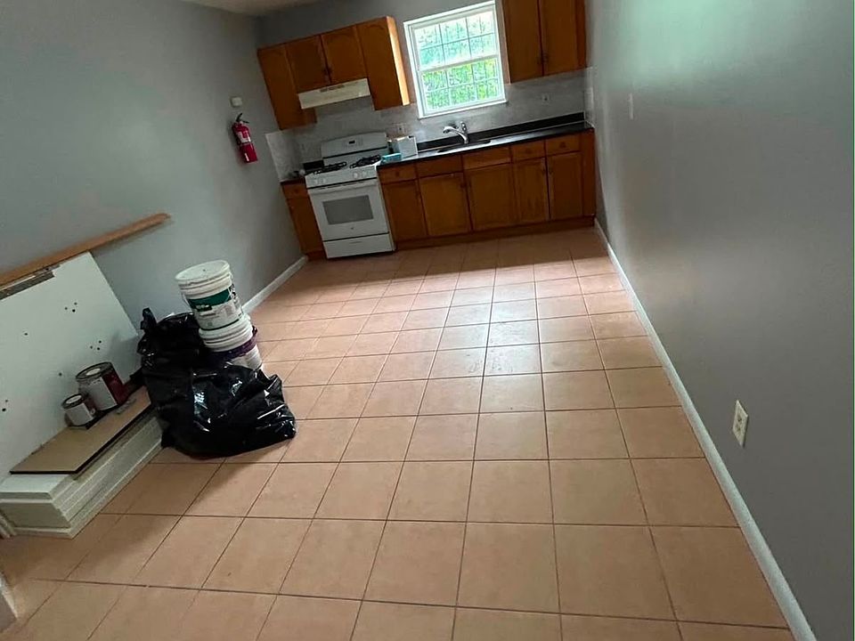 2nd image of 15-19 Stone St #B