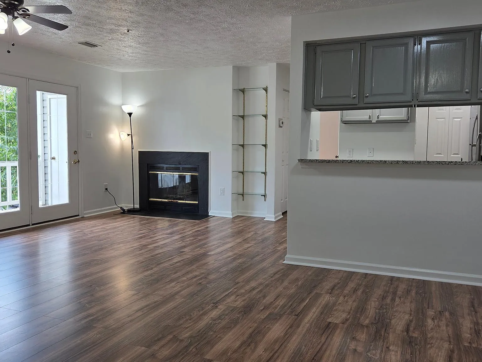 2 bed, 2.0 bath, 1054 sqft, $2,025 — Photo 4