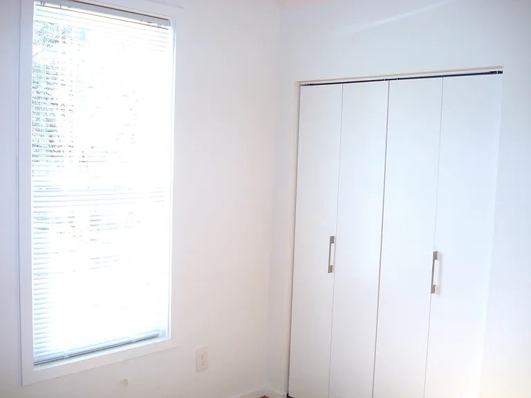 514 Morgan Ave N — Photo 18