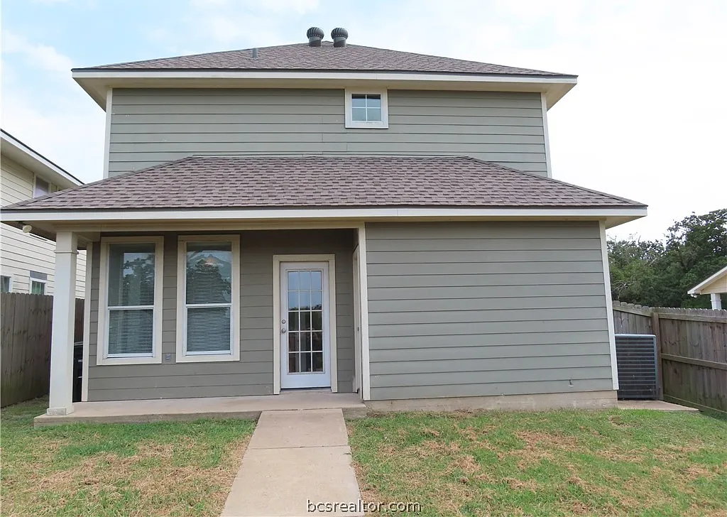 4 bed, 1710 sqft, $1,900 — Photo 4