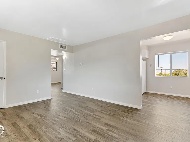 224 E St — Photo 8
