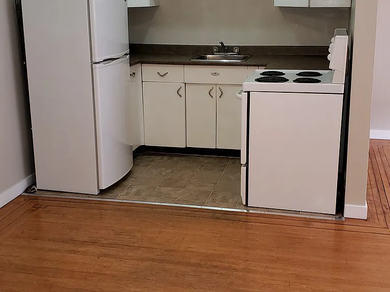 321 Agnes St — Photo 19